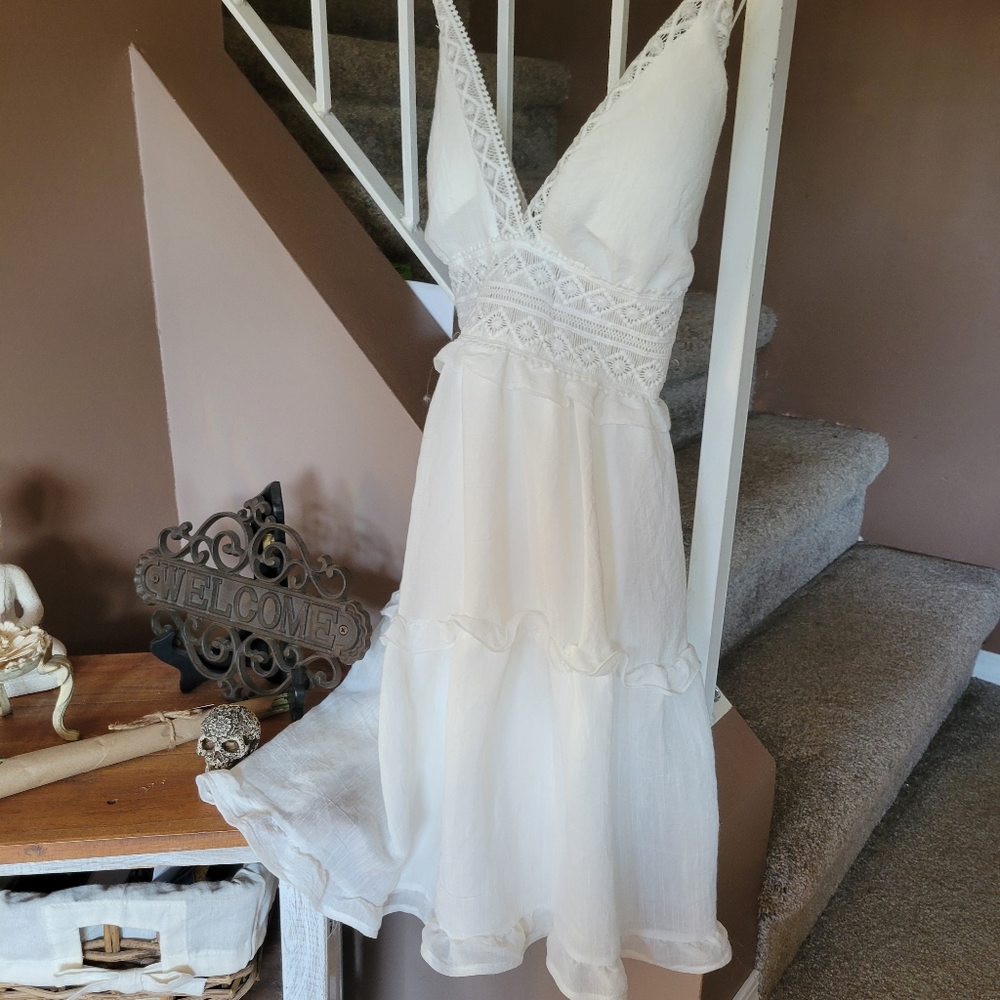 Elegant White Lace Dress